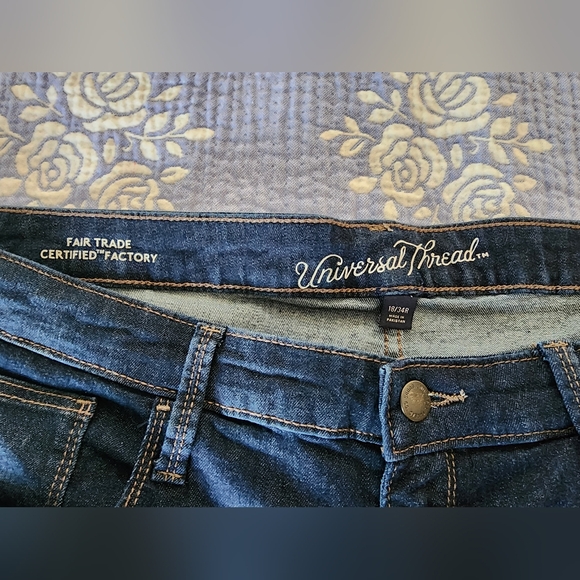 Universal Thread Stretch Denim Skinny Jeans - Picture 2 of 3